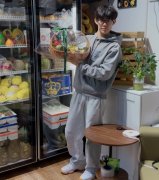 大二学生在北京三里屯创业开果礼店  日入过万