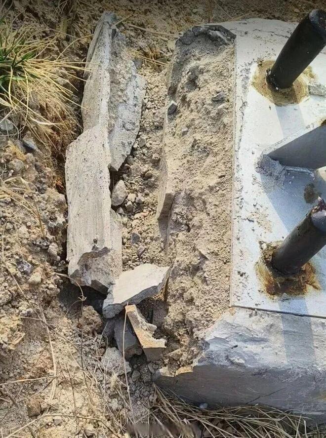 山东一项总投资近人民币3亿元的北斗重点工程近日遭质疑施工品质,多处监测设备的混凝...