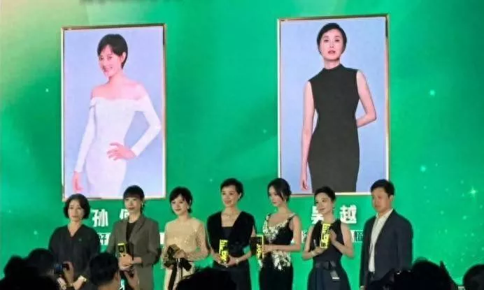 白玉兰生图：杨紫肩膀太壮了，杨幂一副哭丧脸