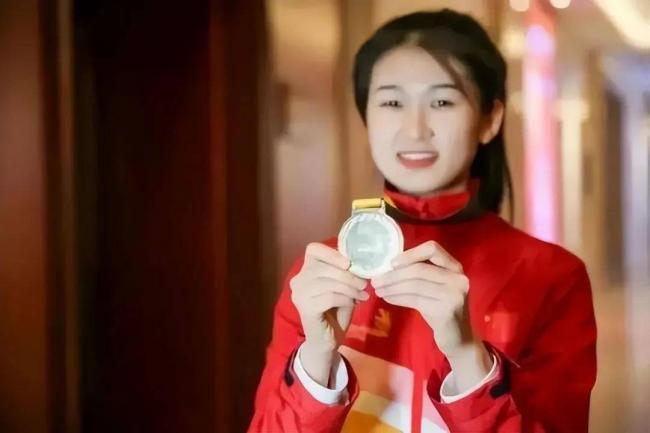 从工厂女工到世界冠军,00后女孩逆袭成人生赢家 从工厂女工到世界冠军,00后女孩逆袭成人生赢家