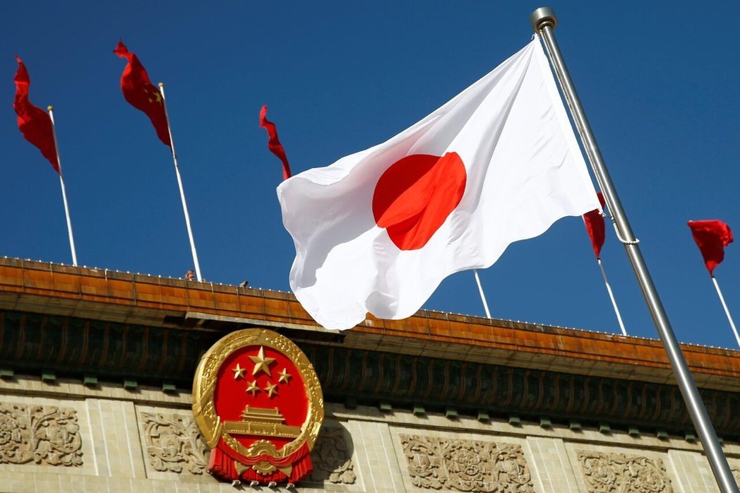 深圳部分地铁站广告因色彩饱和度高、铺设密集,引发网友吐槽。澎湃新闻 深圳部分地铁站广告因色彩饱和度高、铺设密集,引发网友吐槽。澎湃新闻