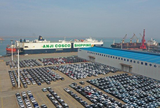 包括比亚迪、小鹏等车厂皆开始以全球市场为产品首发目标，并透过高于中国1.5至3倍以上的海外定价，打造高端品牌形象。 新华社