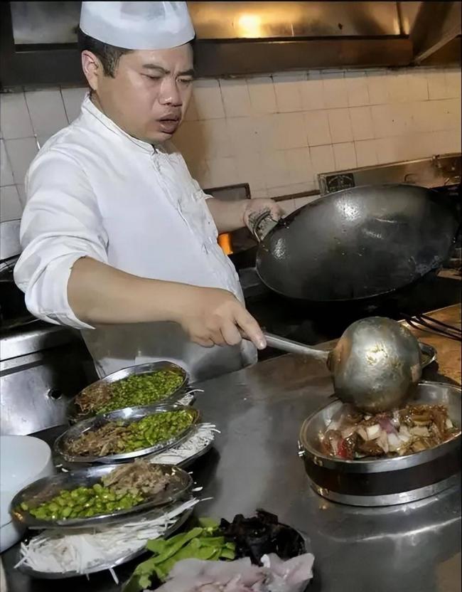 月薪上万没人来？中国三大行业陷入“用工荒”