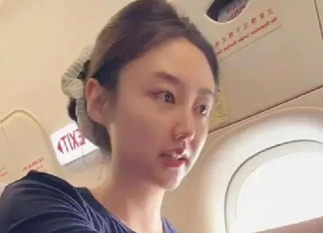 空姐16年飞来飞去累坏 离职后陪女儿每周健身